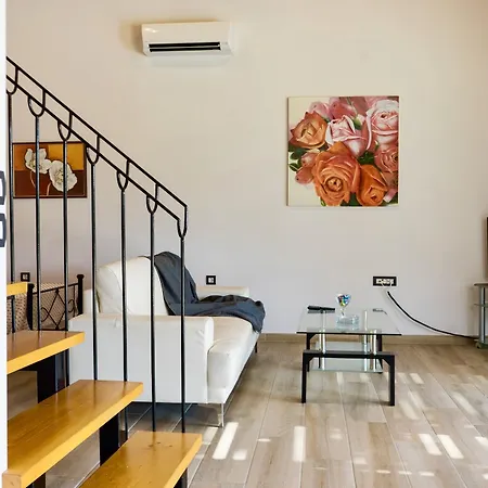 Estrella Villa *